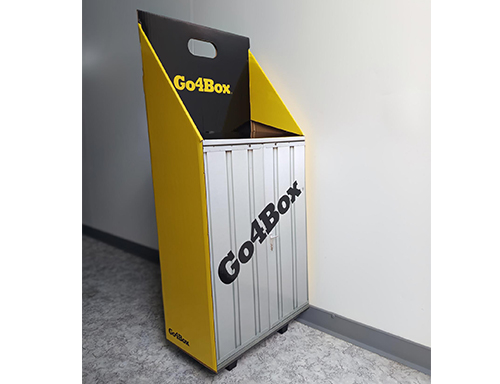 Τρόλεϊ μεταφοράς από πεπιεσμένο χαρτόνι με ροδάκια