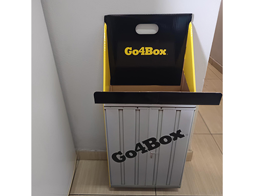 Τρόλεϊ μεταφοράς από πεπιεσμένο χαρτόνι με ροδάκια