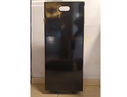 Τρόλεϊ μεταφοράς από πεπιεσμένο χαρτόνι με ροδάκια